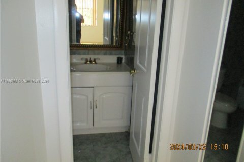 Condominio en alquiler en Miami, Florida, 1 dormitorio, 57.04 m2 № 1942100 - foto 12