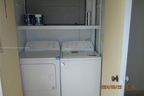 Condominio en alquiler en Miami, Florida, 1 dormitorio, 57.04 m2 № 1942100 - foto 15