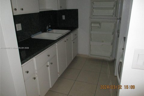 Condominio en alquiler en Miami, Florida, 1 dormitorio, 57.04 m2 № 1942100 - foto 7