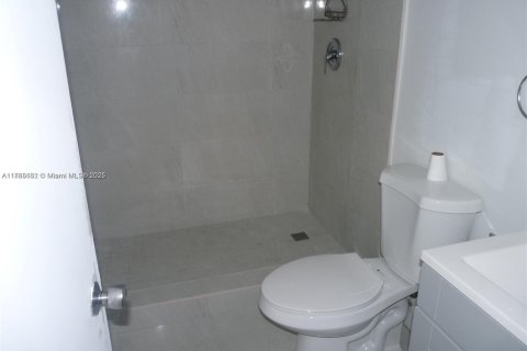 Condominio en alquiler en Miami, Florida, 1 dormitorio, 57.04 m2 № 1942100 - foto 22