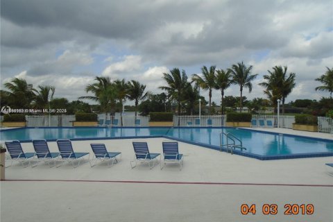 Condominio en alquiler en Miami, Florida, 1 dormitorio, 57.04 m2 № 1942100 - foto 5