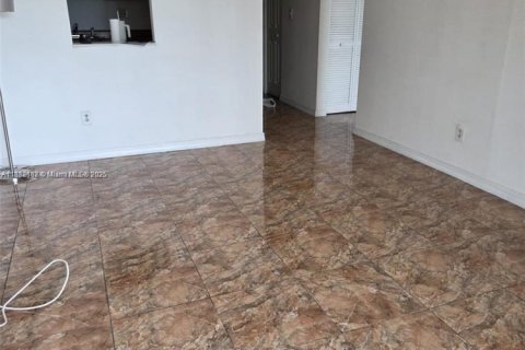 Condominio en alquiler en Miami, Florida, 1 dormitorio, 57.04 m2 № 1942100 - foto 20