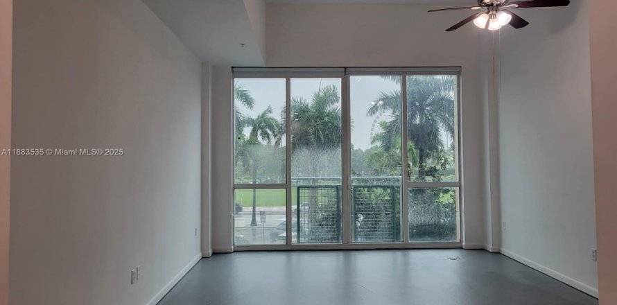 Estudio en el Condominio en Miami, Florida № 1930743