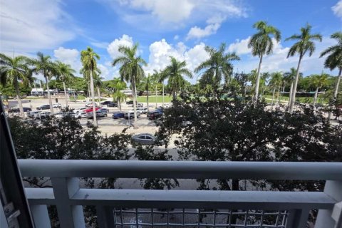 Condo in Miami, Florida  № 1930743 - photo 9