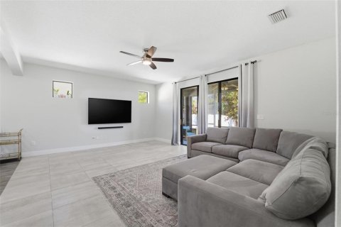 House in Land O' Lakes, Florida 3 bedrooms, 195.09 sq.m. № 2420064 - photo 12