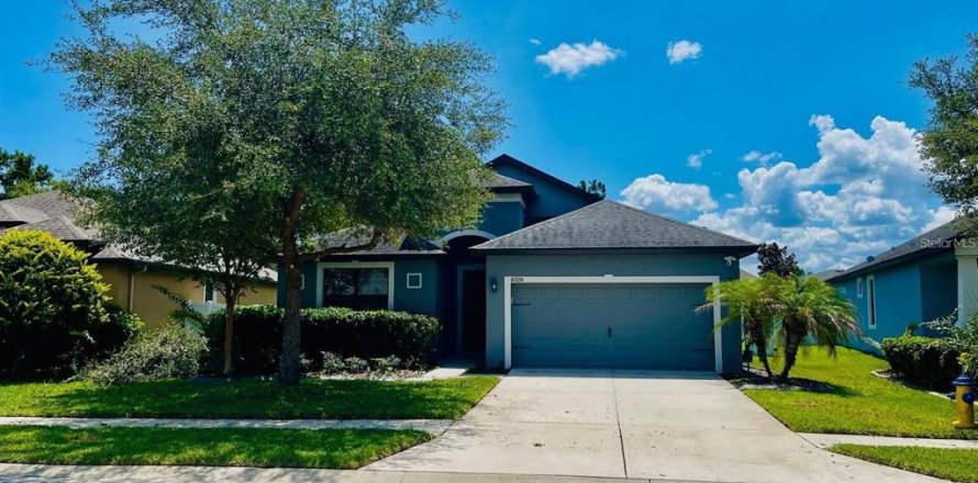 House in Land O' Lakes, Florida 3 bedrooms, 195.09 sq.m. № 2420064