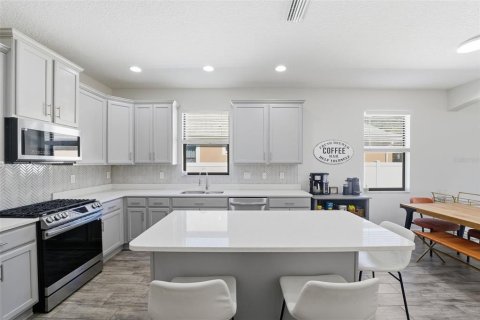 House in Land O' Lakes, Florida 3 bedrooms, 195.09 sq.m. № 2420064 - photo 7