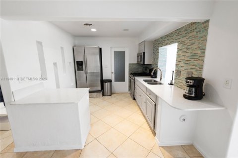 Casa en venta en Sunrise, Florida, 2 dormitorios, 85.38 m2 № 2004470 - foto 7