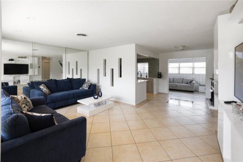 Casa en venta en Sunrise, Florida, 2 dormitorios, 85.38 m2 № 2004470 - foto 4