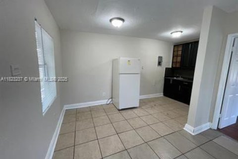 House in Fort Lauderdale, Florida 1 bedroom, 92.16 sq.m. № 1937861 - photo 4