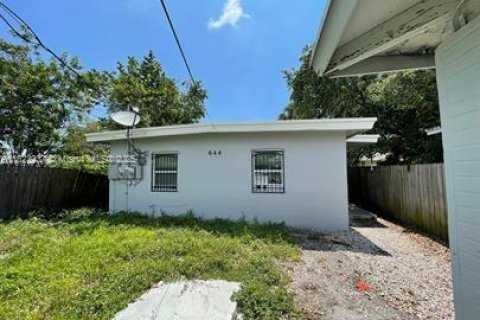 House in Fort Lauderdale, Florida 1 bedroom, 92.16 sq.m. № 1937861 - photo 1