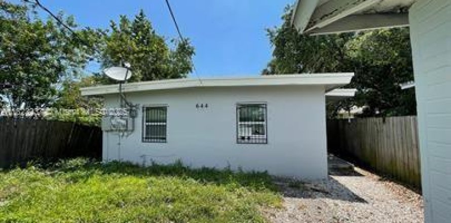 House in Fort Lauderdale, Florida 1 bedroom, 92.16 sq.m. № 1937861
