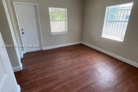 Casa en alquiler en Fort Lauderdale, Florida, 1 dormitorio, 92.16 m2 № 1937861 - foto 8