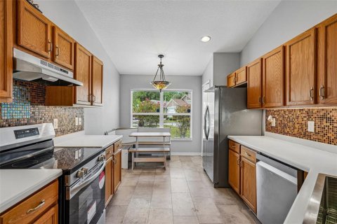 House in Spring Hill, Florida 2 bedrooms, 139.35 sq.m. № 2321125 - photo 11