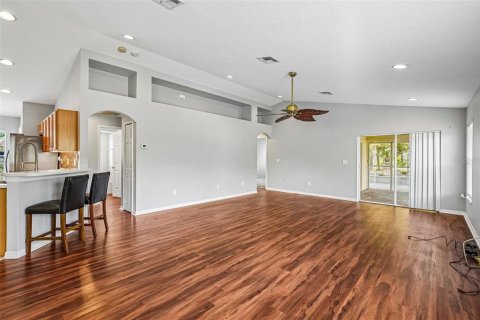 House in Spring Hill, Florida 2 bedrooms, 139.35 sq.m. № 2321125 - photo 6
