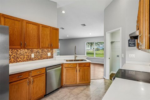 House in Spring Hill, Florida 2 bedrooms, 139.35 sq.m. № 2321125 - photo 13