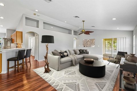 House in Spring Hill, Florida 2 bedrooms, 139.35 sq.m. № 2321125 - photo 5