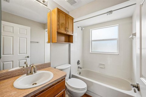 House in Spring Hill, Florida 2 bedrooms, 139.35 sq.m. № 2321125 - photo 22