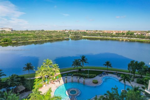 Снять в аренду кондоминиум в Санрайз, Флорида 2 спальни, 118.08м2, № 1959005 - фото 1