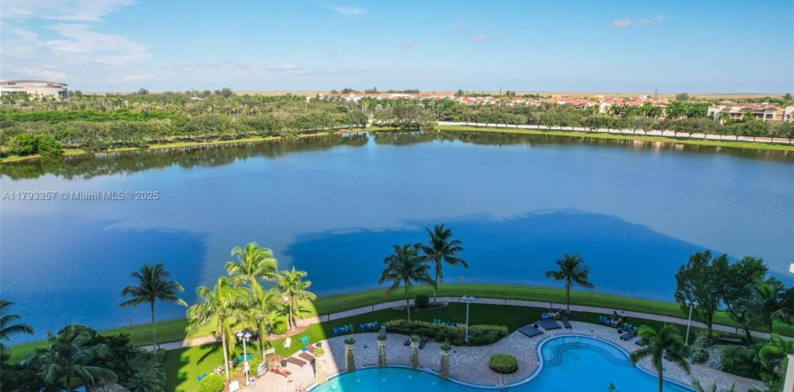 Кондоминиум с 2 спальнями в Санрайз, Флорида № 1959005