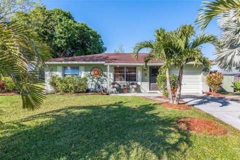 Villa ou maison à vendre à Cocoa, Floride: 2 chambres, 86.96 m2 № 1872832 - photo 1