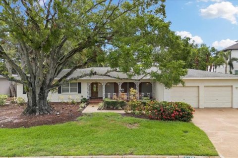 Casa en venta en Tampa, Florida, 4 dormitorios, 348.85 m2 № 1791856 - foto 1
