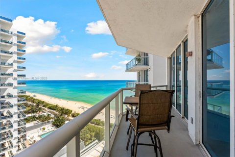 Condo in Miami Beach, Florida, 1 bedroom  № 1920165 - photo 5