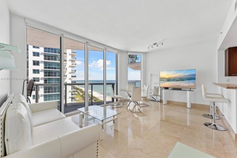 Condo in Miami Beach, Florida, 1 bedroom  № 1920165 - photo 1