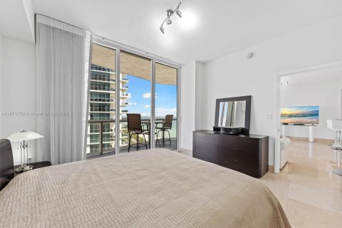 Condo in Miami Beach, Florida, 1 bedroom  № 1920165 - photo 9