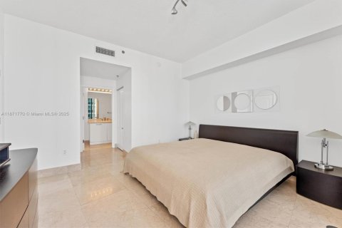 Condo in Miami Beach, Florida, 1 bedroom  № 1920165 - photo 10
