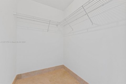 Condo in Miami Beach, Florida, 1 bedroom  № 1920165 - photo 12