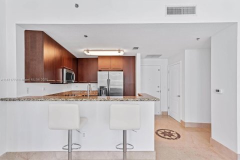 Condo in Miami Beach, Florida, 1 bedroom  № 1920165 - photo 3