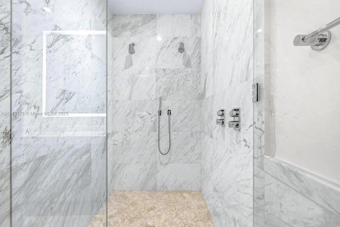 Condominio en venta en Miami, Florida, 3 dormitorios, 155.98 m2 № 1928346 - foto 15