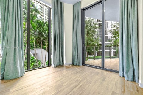 Condominio en venta en Miami, Florida, 3 dormitorios, 155.98 m2 № 1928346 - foto 16
