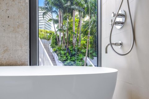 Condominio en venta en Miami, Florida, 3 dormitorios, 155.98 m2 № 1928346 - foto 18
