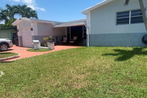 House in Lauderdale Lakes, Florida 3 bedrooms, 179.77 sq.m. № 1839277 - photo 7