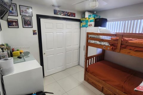 House in Lauderdale Lakes, Florida 3 bedrooms, 179.77 sq.m. № 1839277 - photo 16