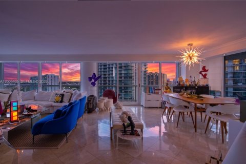 Condominio en Sunny Isles Beach, Florida, 3 dormitorios № 2076602