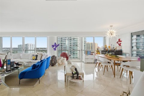 Condominio en alquiler en Sunny Isles Beach, Florida, 3 dormitorios, 217.39 m2 № 2076602 - foto 10