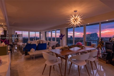 Condominio en alquiler en Sunny Isles Beach, Florida, 3 dormitorios, 217.39 m2 № 2076602 - foto 6
