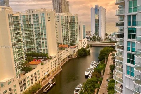 Condominio en alquiler en Sunny Isles Beach, Florida, 3 dormitorios, 217.39 m2 № 2076602 - foto 28