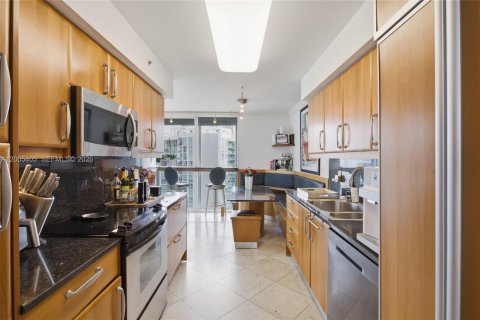 Condominio en alquiler en Sunny Isles Beach, Florida, 3 dormitorios, 217.39 m2 № 2076602 - foto 12