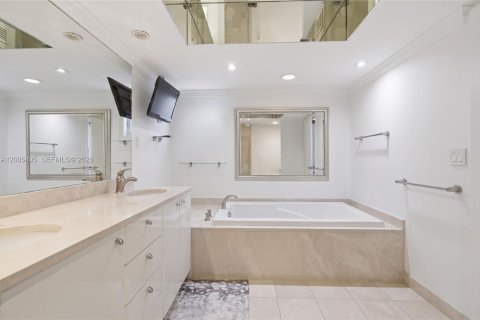 Condominio en alquiler en Sunny Isles Beach, Florida, 3 dormitorios, 217.39 m2 № 2076602 - foto 19