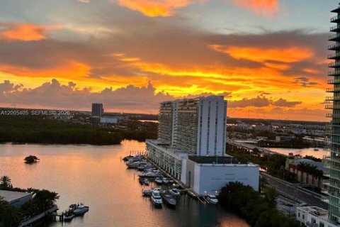 Condominio en alquiler en Sunny Isles Beach, Florida, 3 dormitorios, 217.39 m2 № 2076602 - foto 30