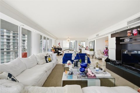 Condominio en alquiler en Sunny Isles Beach, Florida, 3 dormitorios, 217.39 m2 № 2076602 - foto 9