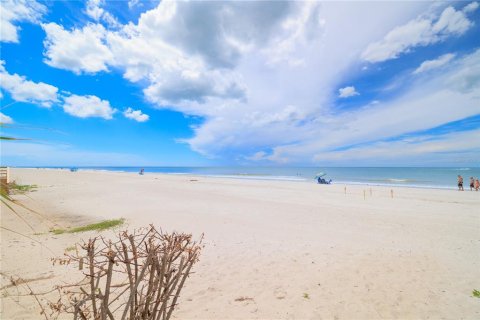 Condo in Indian Rocks Beach, Florida, 2 bedrooms  № 1900788 - photo 13