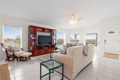 Condo in Indian Rocks Beach, Florida, 2 bedrooms  № 1900788 - photo 17