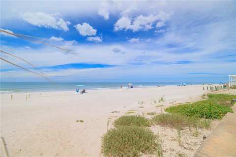 Condo in Indian Rocks Beach, Florida, 2 bedrooms  № 1900788 - photo 12