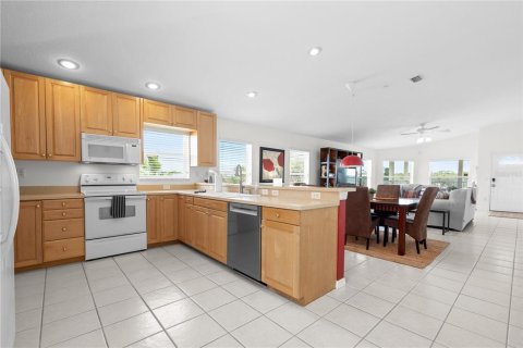 Condo in Indian Rocks Beach, Florida, 2 bedrooms  № 1900788 - photo 23