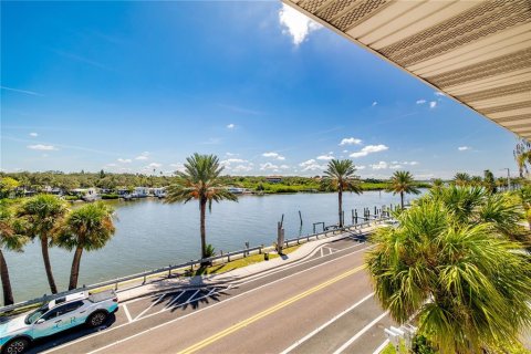 Condo in Indian Rocks Beach, Florida, 2 bedrooms  № 1900788 - photo 8